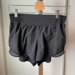Lululemon Hotty Hot HR Lined short 2.5 size 6 | Black